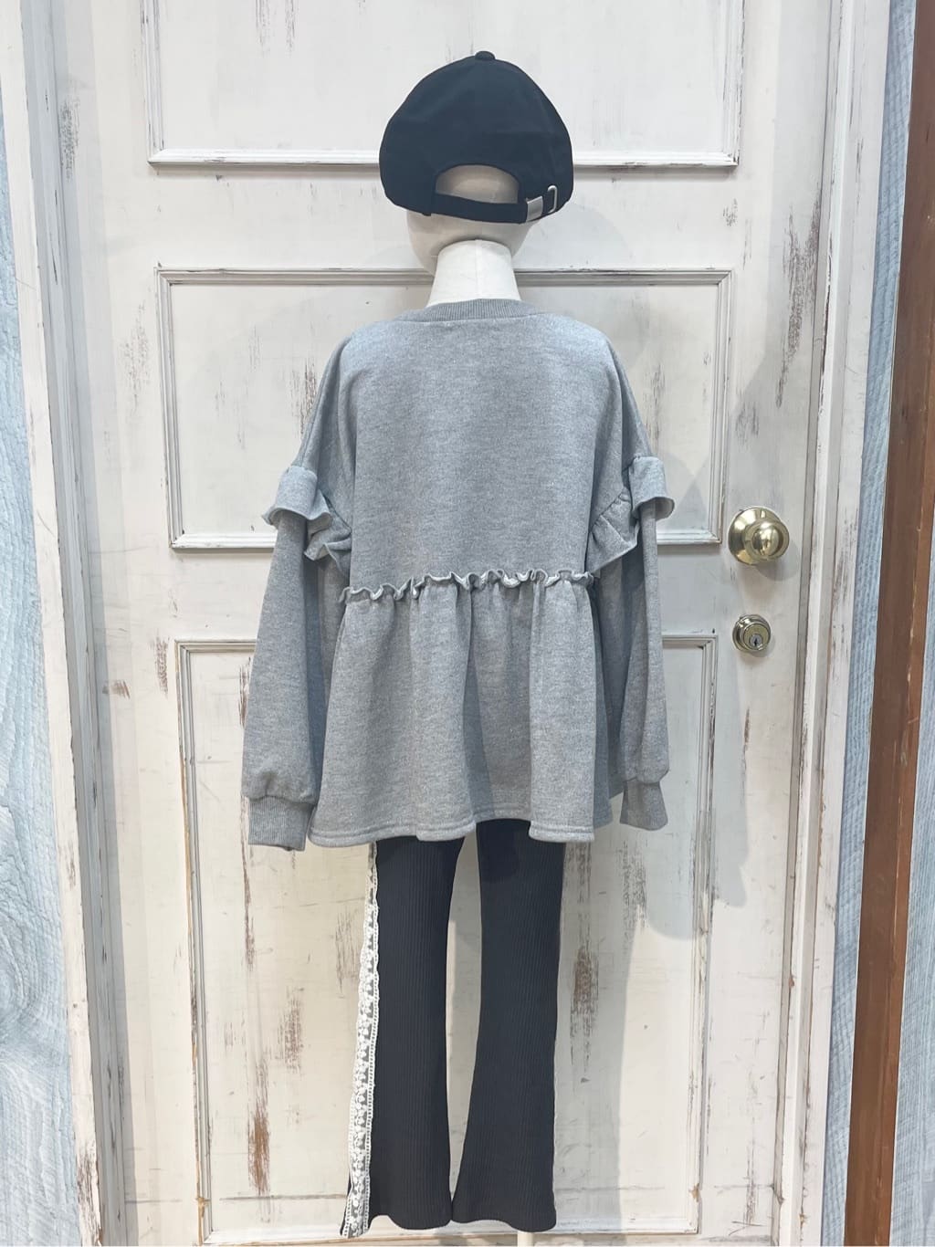 なつさんの「SHOO･LA･RUE｜【100-150cm】ラメ裏毛ペプラムトップス」を使ったコーディネート