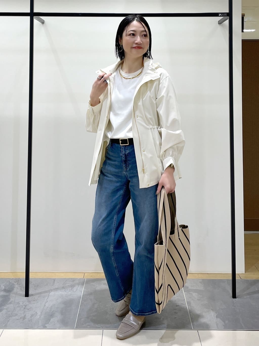 shihoさんの「INDIVI｜【撥水／フード取外し可】凹凸素材ブルゾン」を使ったコーディネート