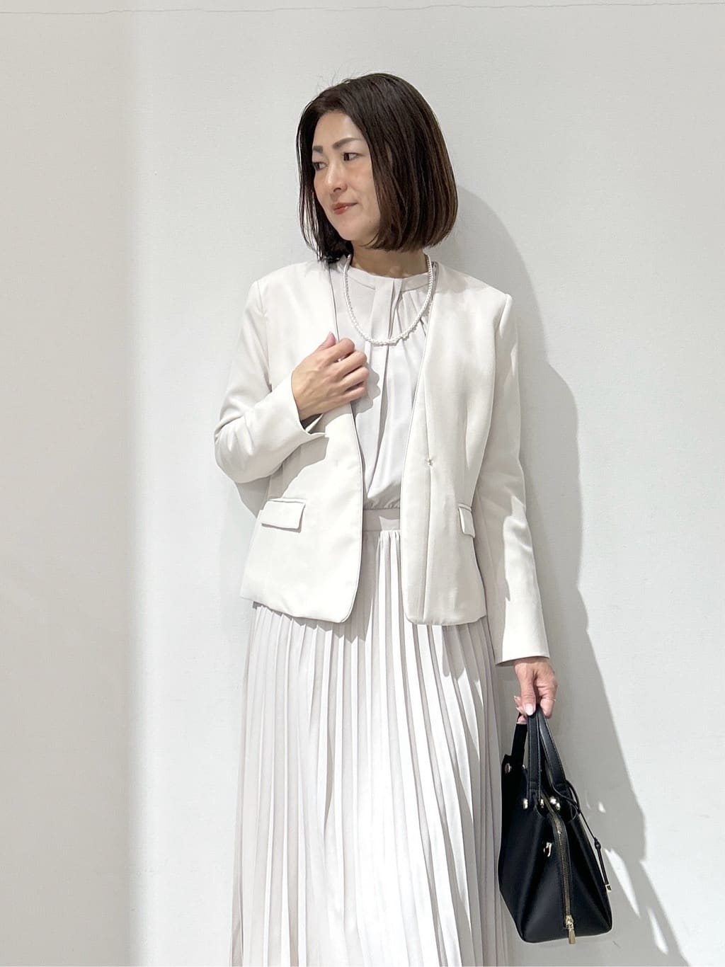 NAKAさんの「OPAQUE.CLIP｜《通勤／セットアップ対応》 パイピングVネックジャケット【洗濯機OK】」を使ったコーディネート