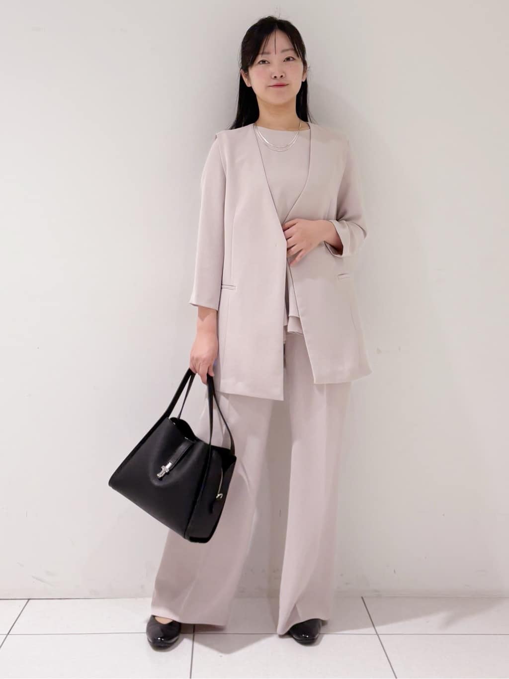 momokoさんの「INDIVI｜【洗える／UVケア／SETUP可】着る日傘ワイドパンツ」を使ったコーディネート
