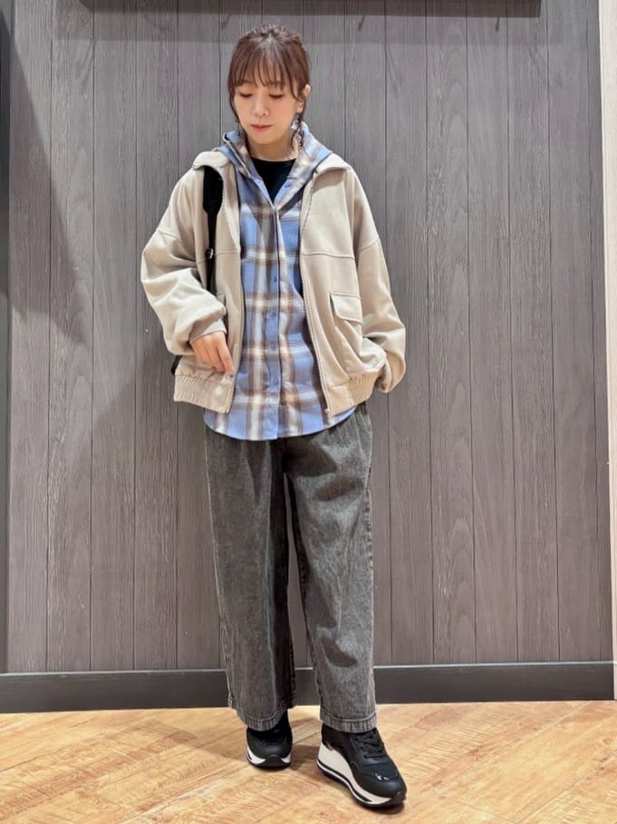 meiさんの「SHOO･LA･RUE｜とろける手触り　カットスエードスタンドブルゾン」を使ったコーディネート