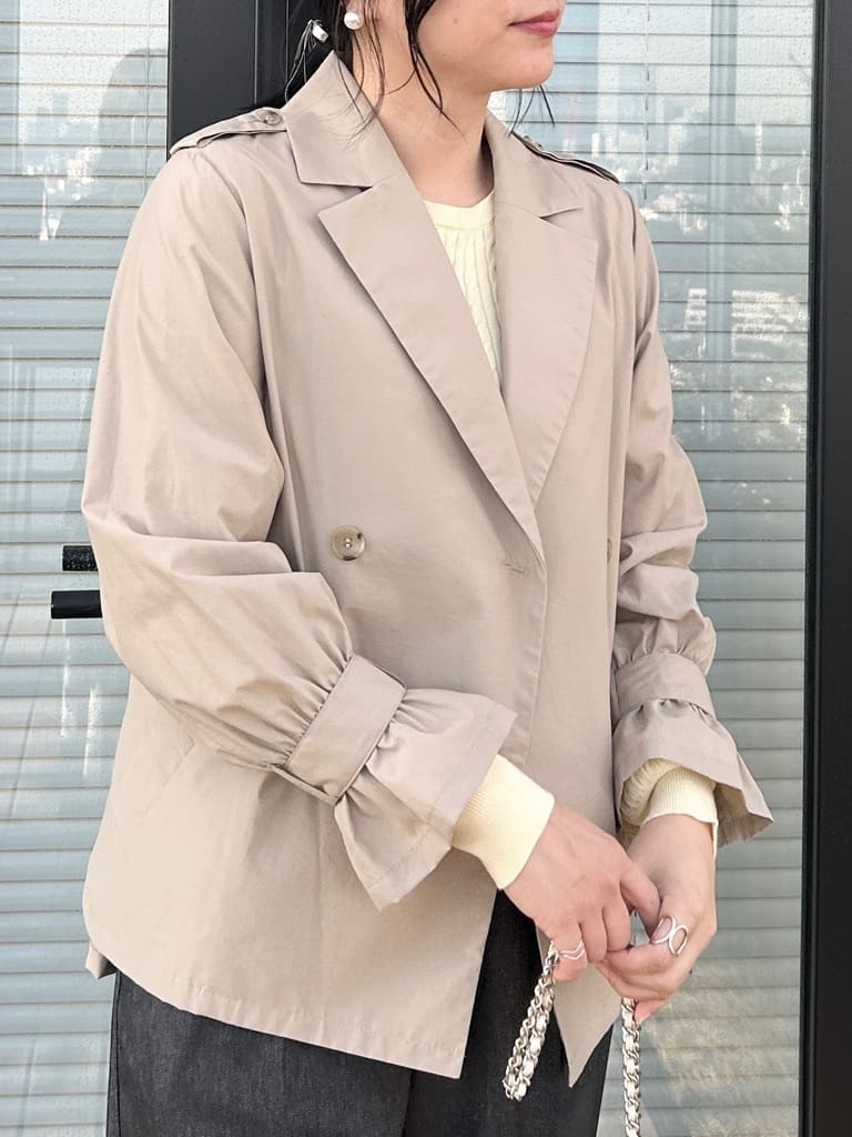 shinoさんの「Couture brooch｜【撥水・洗える】ハーフ トレンチコート」を使ったコーディネート
