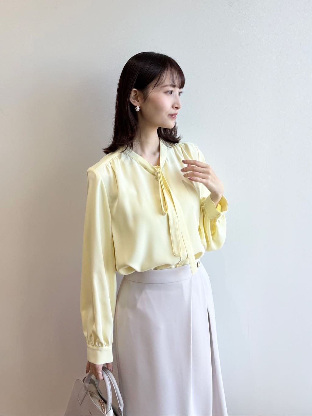 みさかさんの「index｜フェイクパールピンボウタイブラウス【洗濯機OK／イージーアイロン／ストレッチ】《XS-LL》」を使ったコーディネート