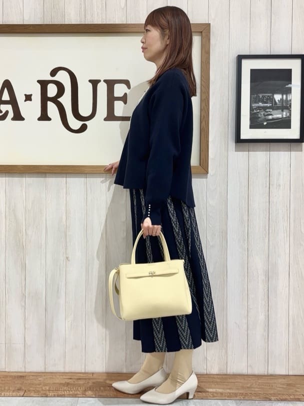 みきぽんさんの「SHOO･LA･RUE｜【洗濯機可/セットアップ可/インせず着られる】もちもち裾ラウンドニット」を使ったコーディネート