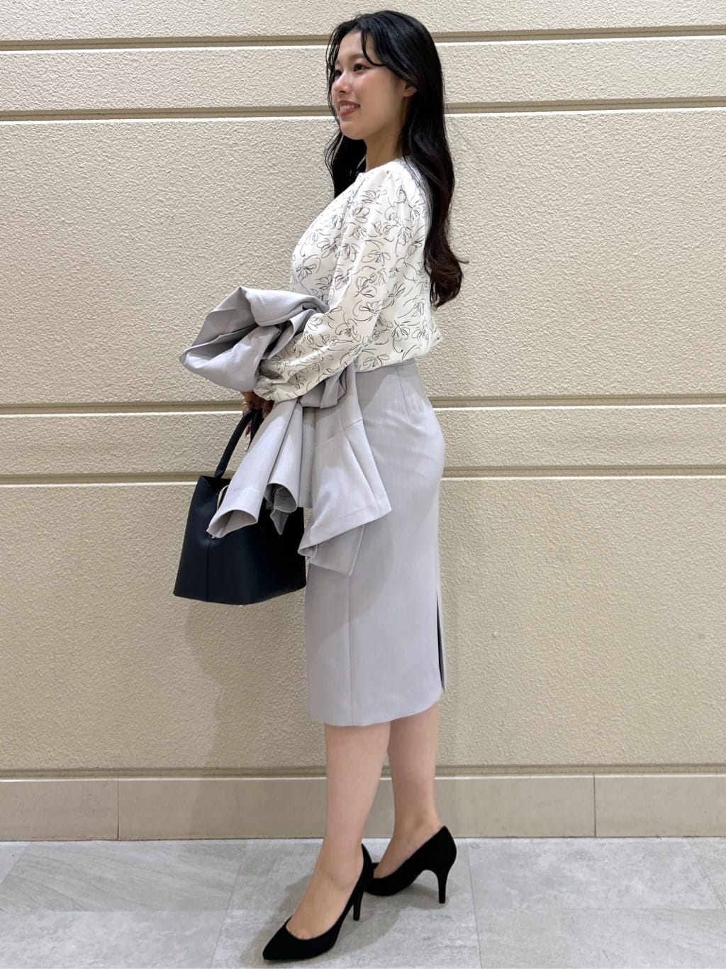 Momokaさんの「COUP DE CHANCE｜◆【手洗い可／日本製】花柄ブラウス」を使ったコーディネート