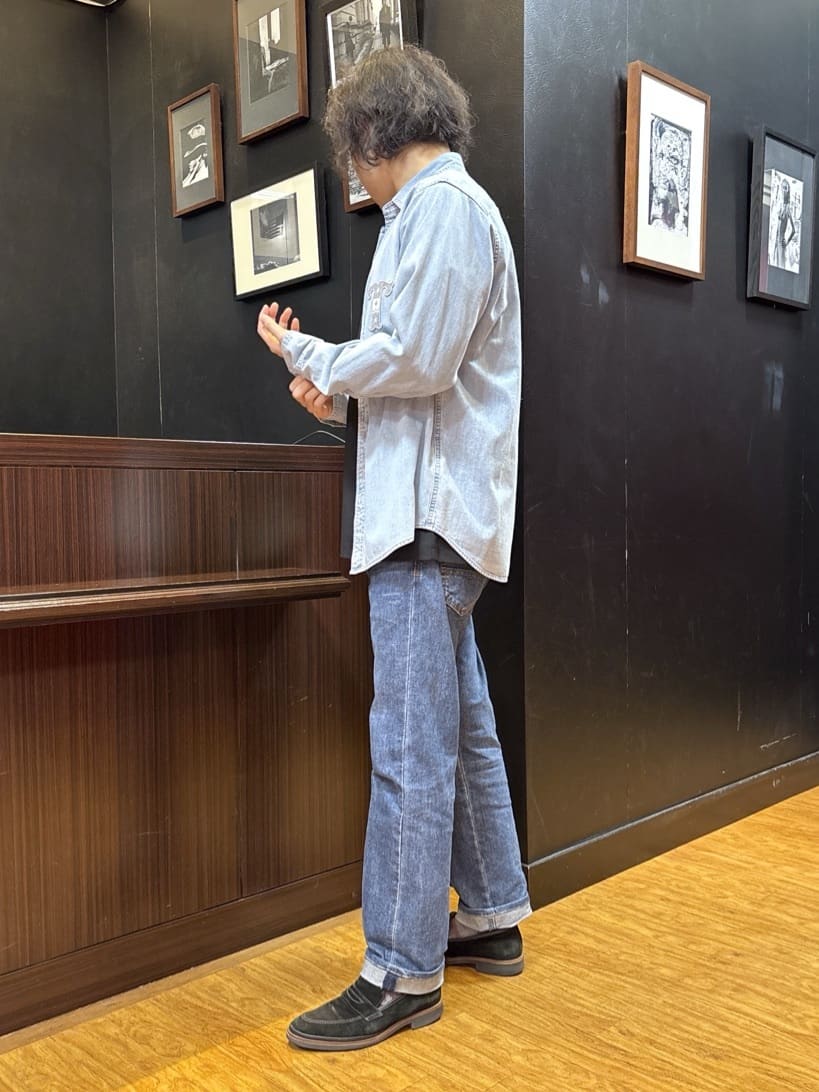 KEIさんの「TAKEO KIKUCHI｜【BOWLER HAT LABEL】Tエンブレム デニムシャツ」を使ったコーディネート