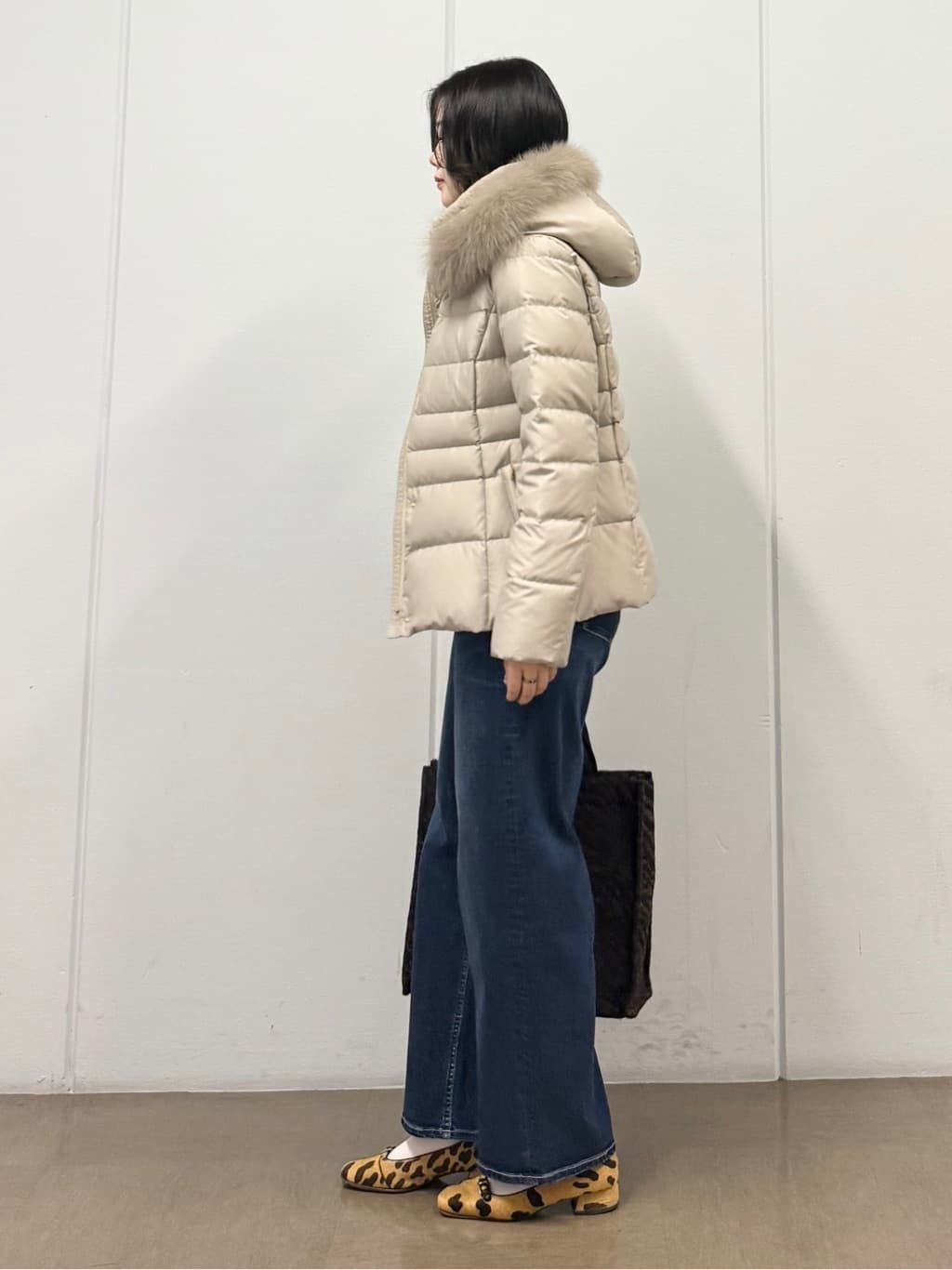 mizukiさんの「INDIVI｜【名品／撥水／抗菌防臭】ショート丈リサイクルダウンコート」を使ったコーディネート