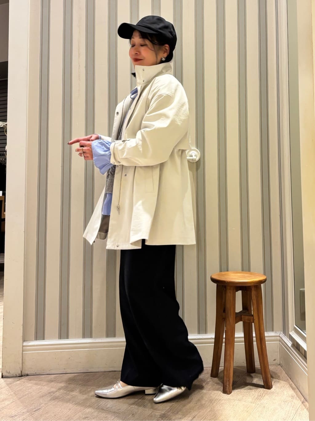 miccaさんの「grove｜【撥水／シルエット2WAY】羽織るだけでサマになる、スタンドネックテントラインコート」を使ったコーディネート