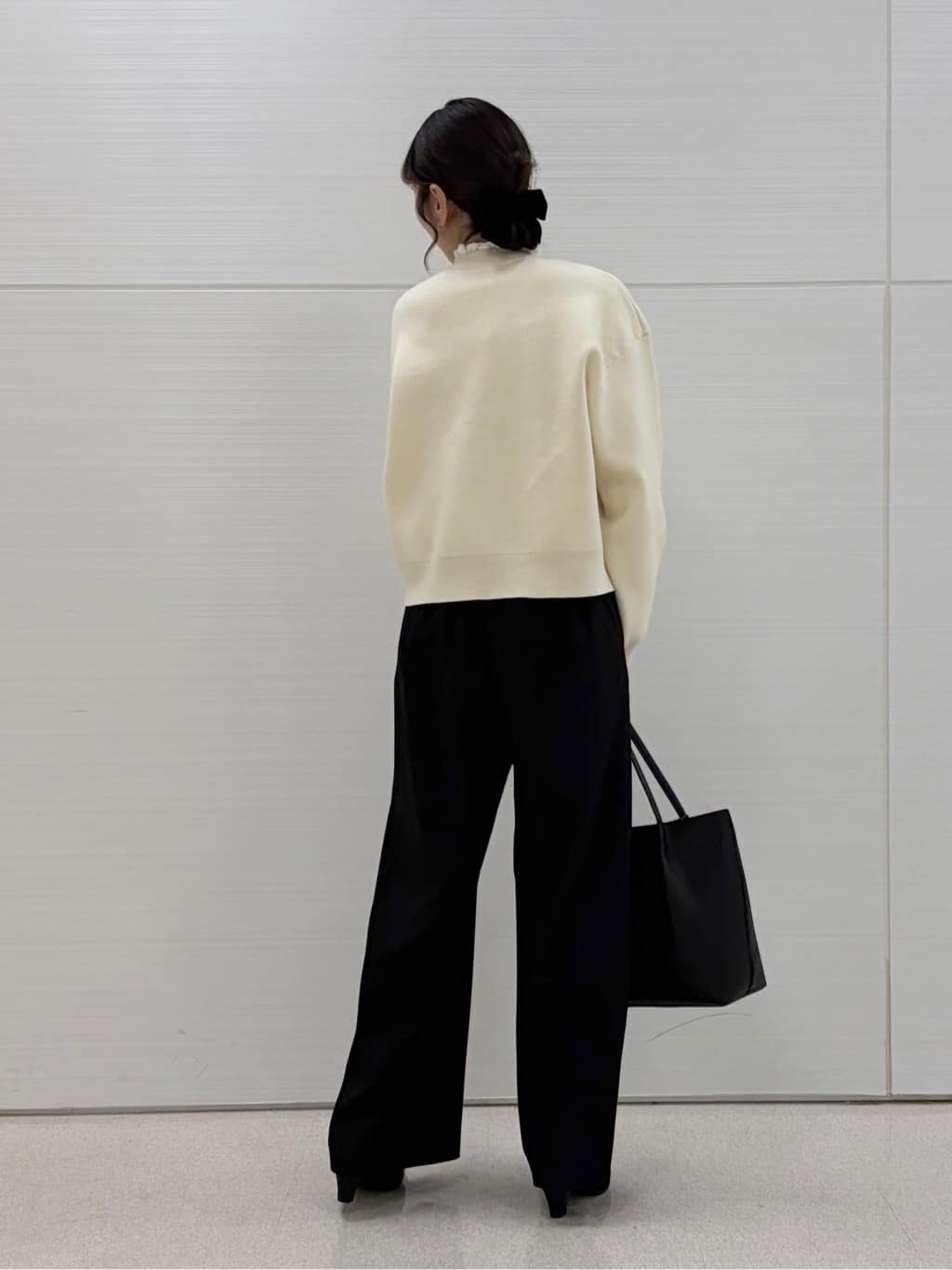 Juraさんの「SHOO･LA･RUE｜【洗濯機可/S-LL】1枚でも羽織りでも 華やか上品カーデ」を使ったコーディネート