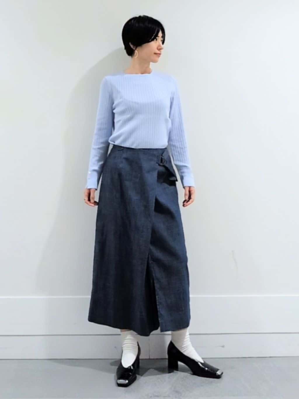 ミズタさんの「UNTITLED｜【洗える/後ろウエストゴム】デニム調シャンブレーナロースカート」を使ったコーディネート