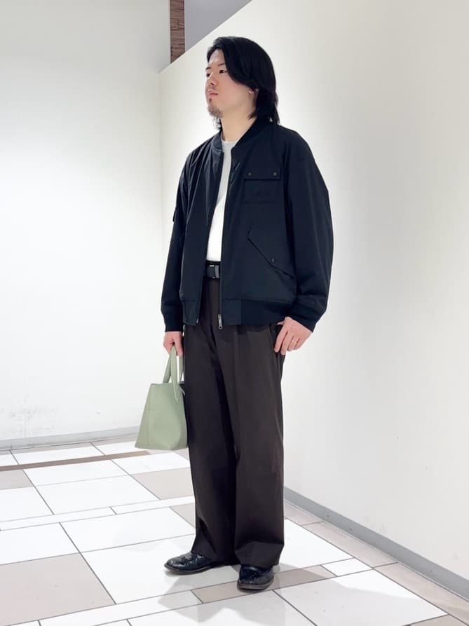 及川さんの「TAKEO KIKUCHI｜【BOWLER HAT LABEL】撥水 MA－1ブルゾン」を使ったコーディネート