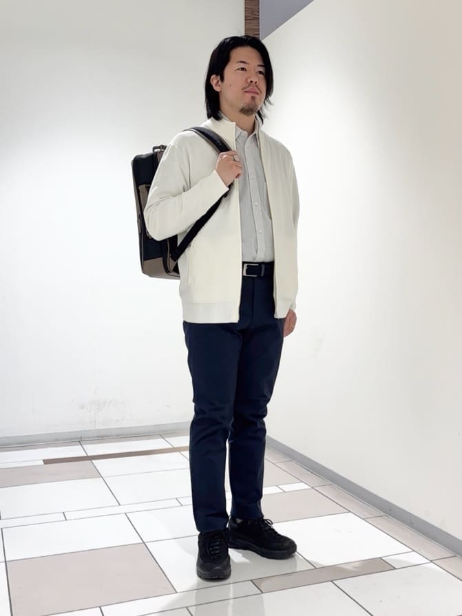 及川さんの「TAKEO KIKUCHI｜ジップアップ 鹿の子 ニット」を使ったコーディネート