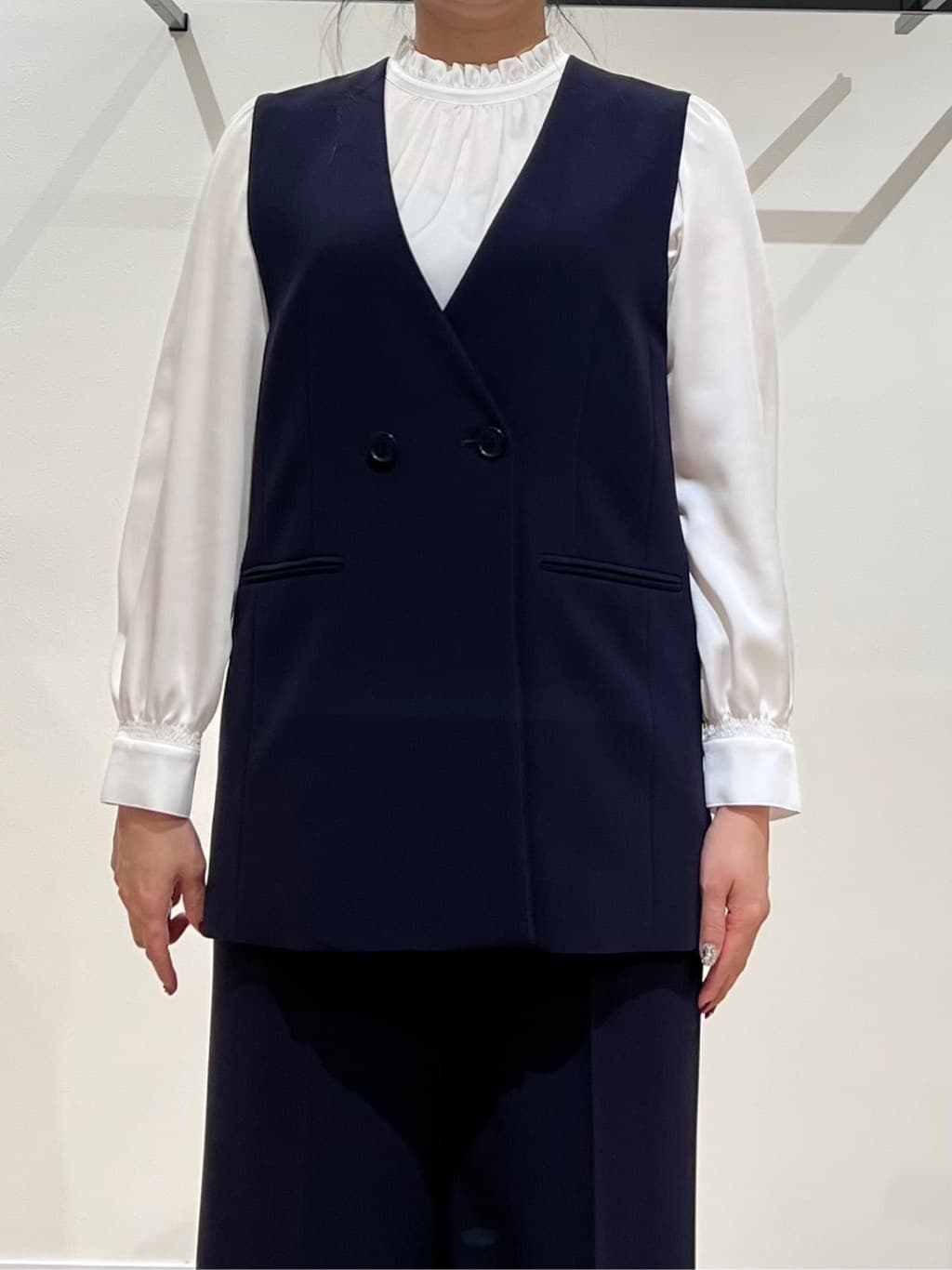 TOMOMIさんの「UNTITLED｜◆【セレモニー/定番人気】ハイネックフリル ブラウス」を使ったコーディネート