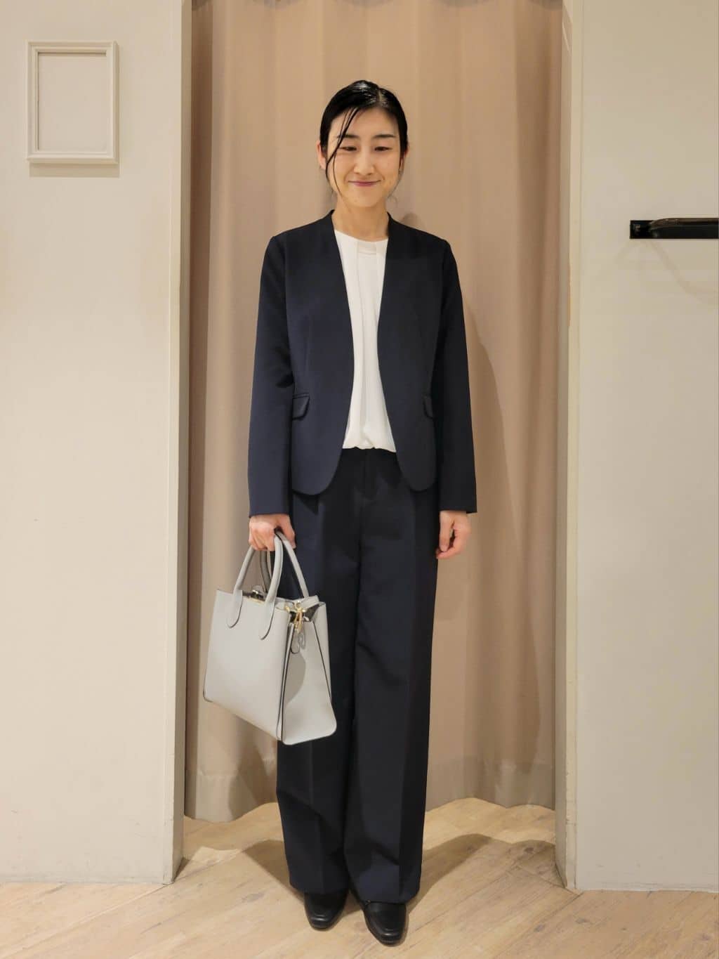 いそさんの「grove｜【マシンウォッシュ／防シワ/SS-3L】ストレッチノーカラージャケット」を使ったコーディネート