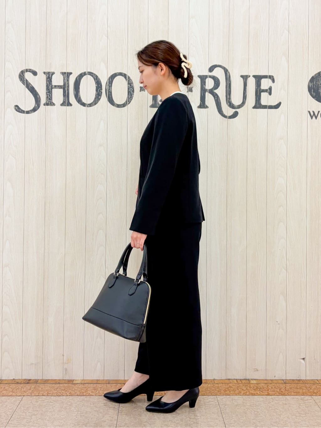 Nakaさんの「SHOO･LA･RUE｜【洗濯機可/セットアップ可/S-3L】きちんと楽に。カットジョーゼットノーカラージャケット」を使ったコーディネート