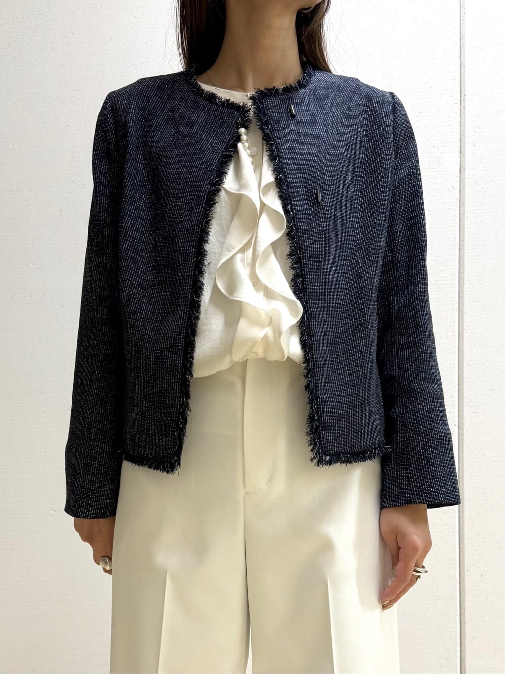 mamiさんの「INDIVI｜【洗える】ラッフルサテンブラウス」を使ったコーディネート