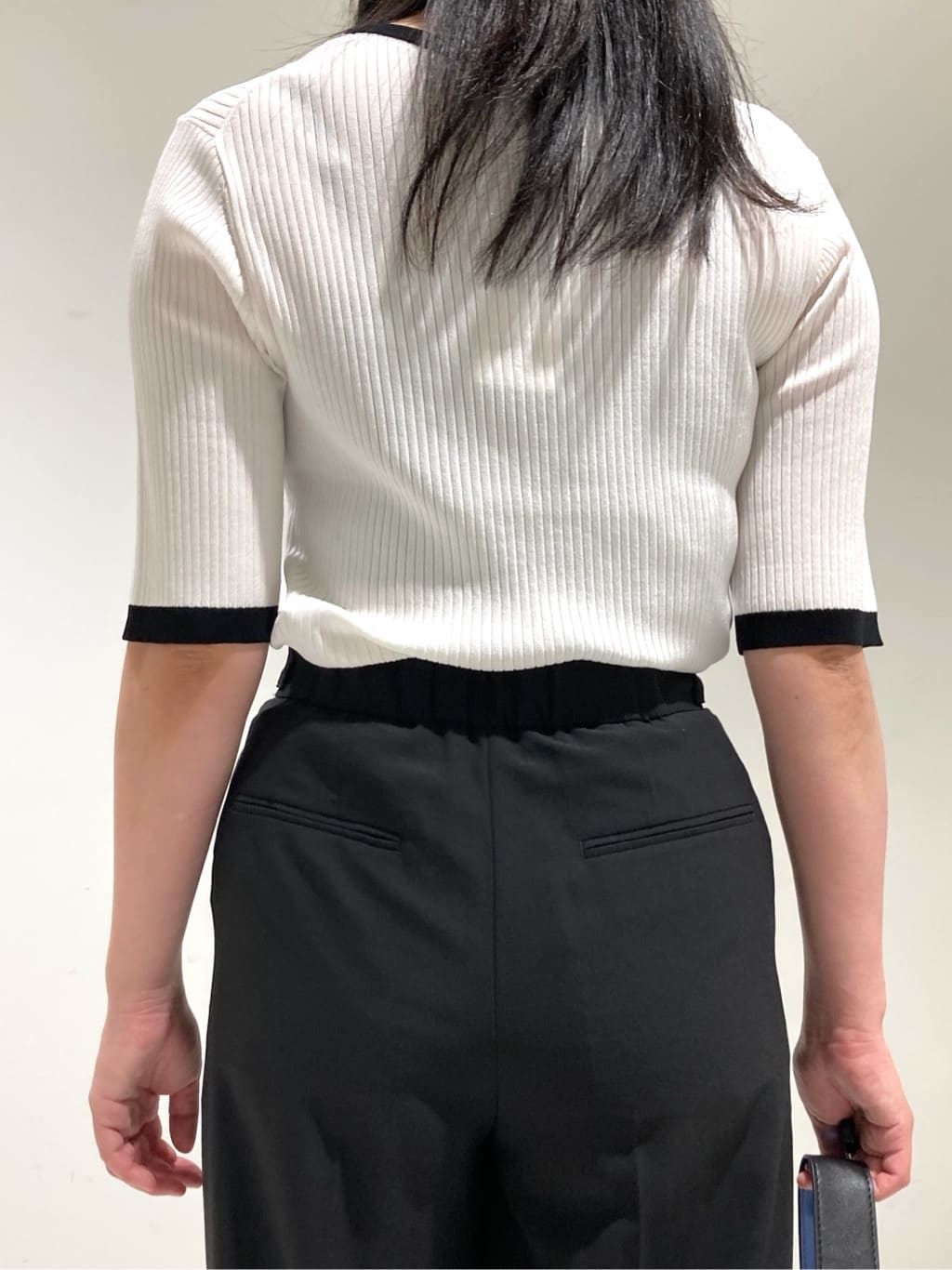 momokoさんの「INDIVI｜【インナーで活躍／アンサンブル】クルーネック半袖ニット」を使ったコーディネート