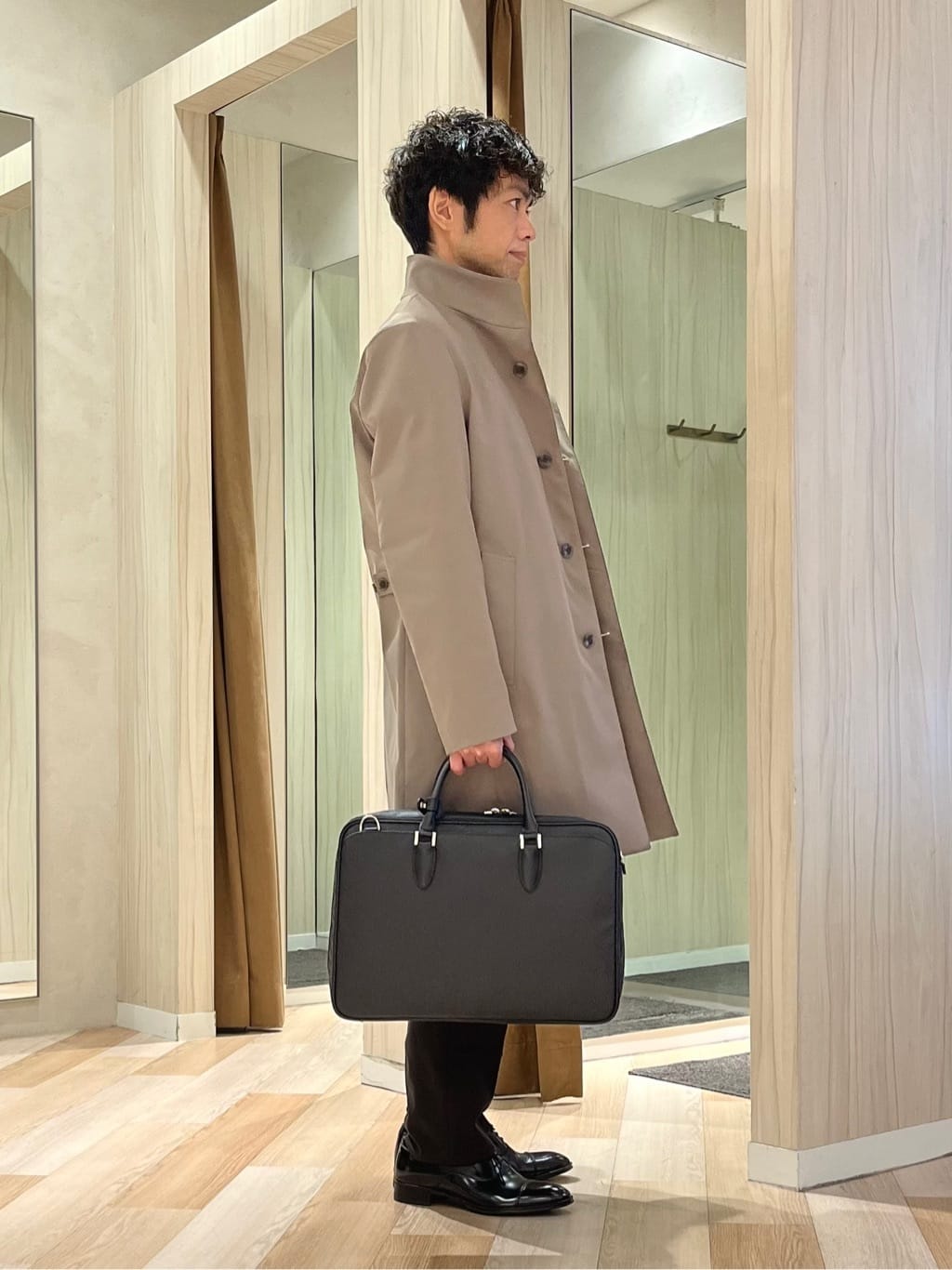 URAさんの「TAKEO KIKUCHI｜撥水ツイル スタンドカラー コート」を使ったコーディネート