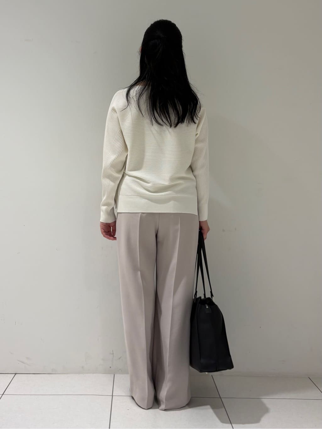momokoさんの「INDIVI｜【洗える／キレイ色】体型カバー無縫製ニット」を使ったコーディネート