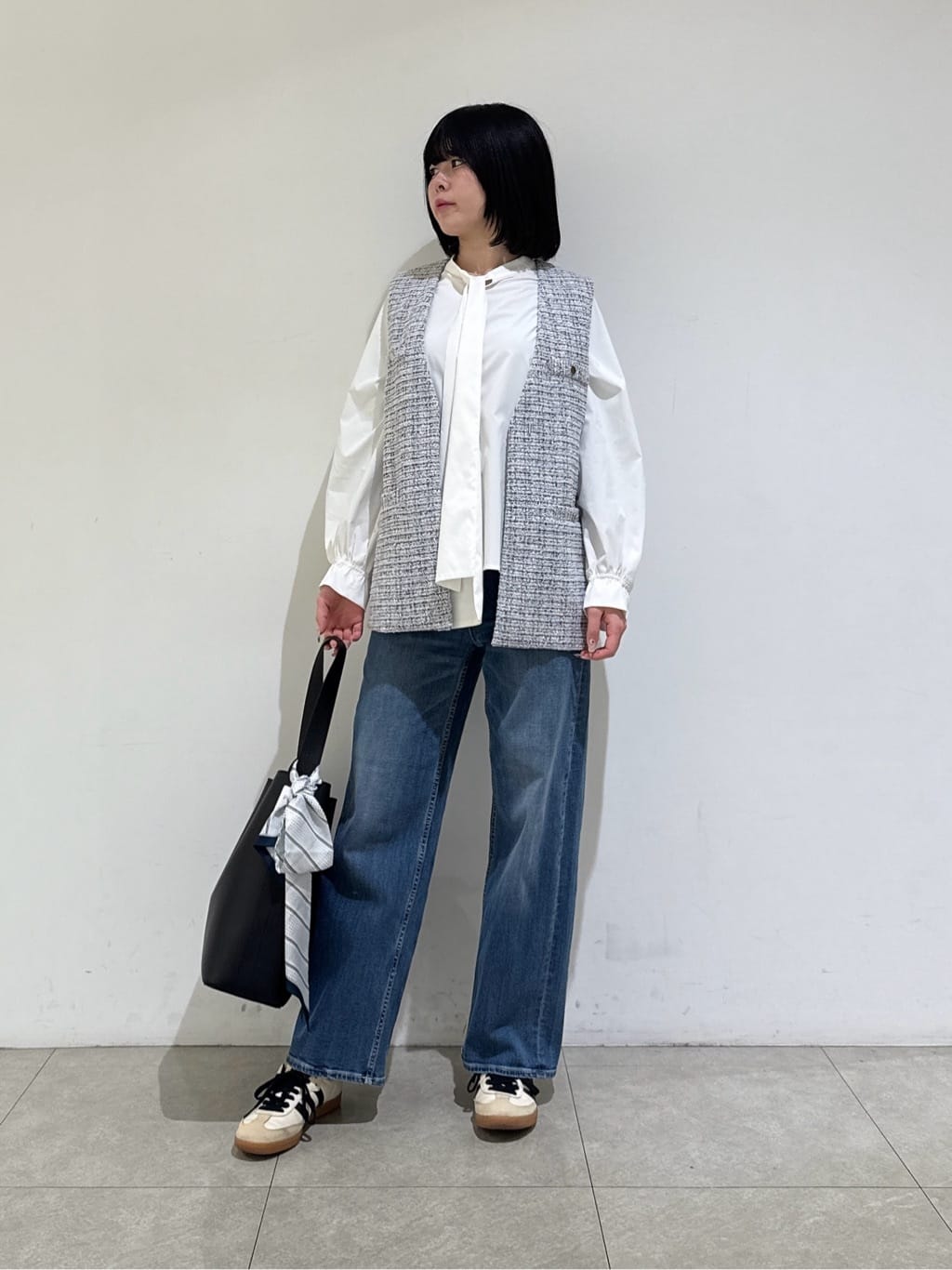 rinaさんの「INDIVI｜【2点セット／洗える】ツイードジレ＆ボウタイブラウス」を使ったコーディネート