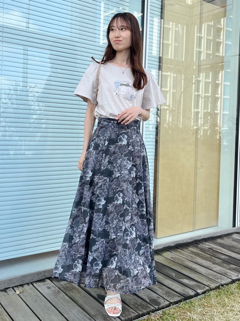 はばさんの「Couture brooch｜【接触冷感・UVカット】パフュームプリントTシャツ」を使ったコーディネート