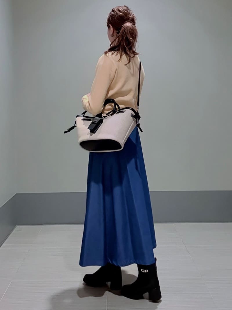 Yamaさんの「DRESSTERIOR｜【接触冷感/吸水速乾】クールタッチ デニムライク タックスカート」を使ったコーディネート