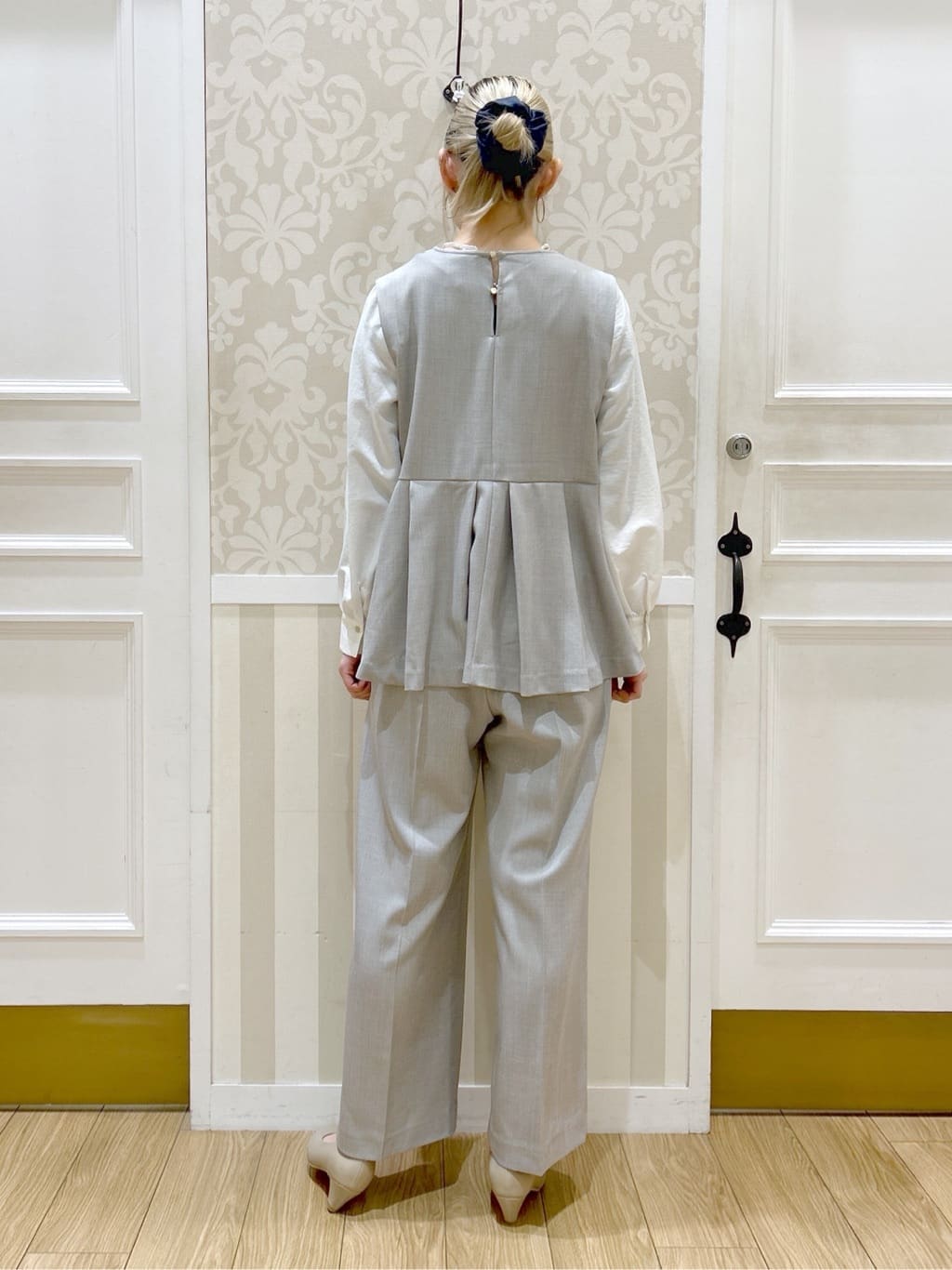望 愛さんの「grove｜【マシンウォッシュ/防シワ】袖ドッキングペプラムブラウス【着回しカセット】」を使ったコーディネート