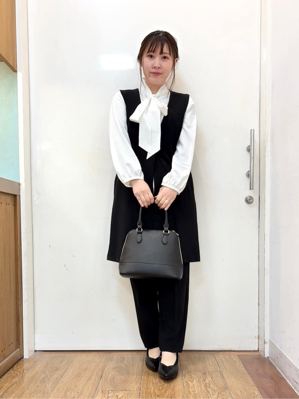 だいわさんの「SHOO･LA･RUE｜【洗濯機可/セットアップ可/S-3L】きちんと楽に。カットジョーゼット ロングジレ」を使ったコーディネート
