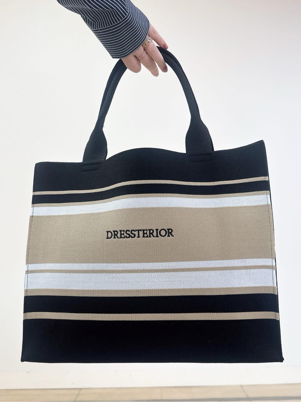 なかもとあきさんの「DRESSTERIOR｜◆【通勤/着映え/ウォッシャブル】オーバーシルエット クレリックシャツ」を使ったコーディネート