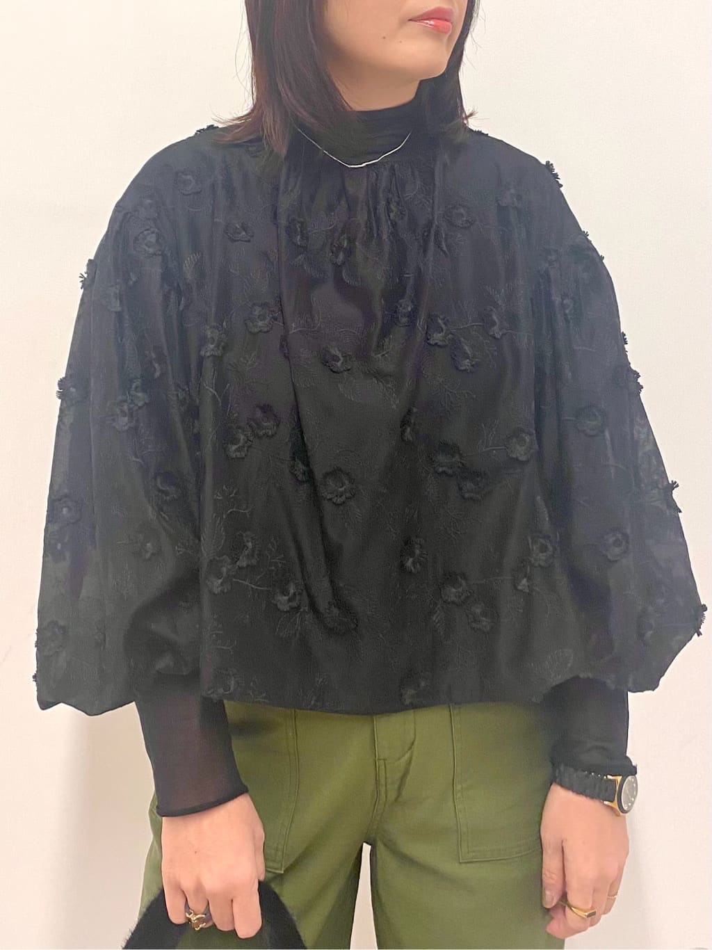 Sawaguchiさんの「DRESSTERIOR｜【着映え/ウォッシャブル】フラワーエンブロイダリーボリュームブラウス」を使ったコーディネート
