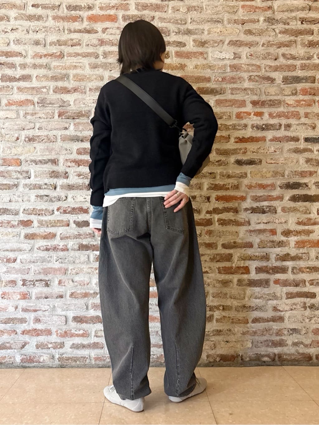 しばさんの「THE SHOP TK｜ふわふわミニシャギー クルーネックカーディガン」を使ったコーディネート