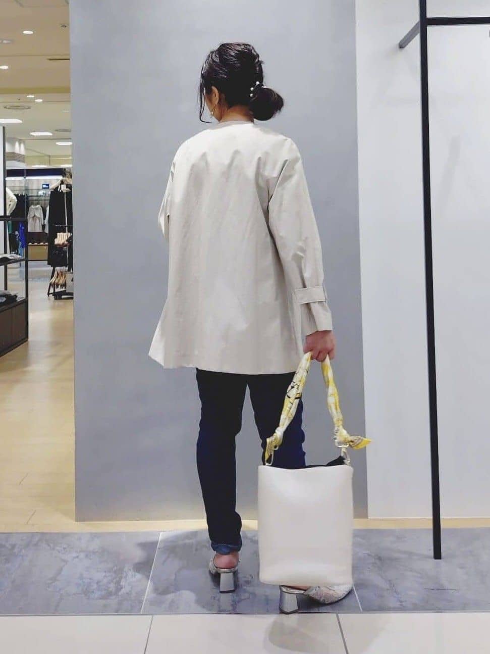 TOMOMIさんの「INDIVI｜【通年活躍！褒められデニム】スキニー デニムパンツ」を使ったコーディネート