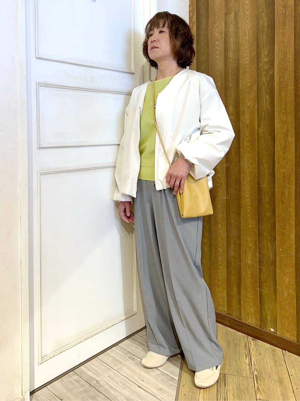 yuriyuriさんの「SHOO･LA･RUE｜【防風/撥水/S-LL】お顔回りすっきり見え　Vネックバルーンブルゾン」を使ったコーディネート