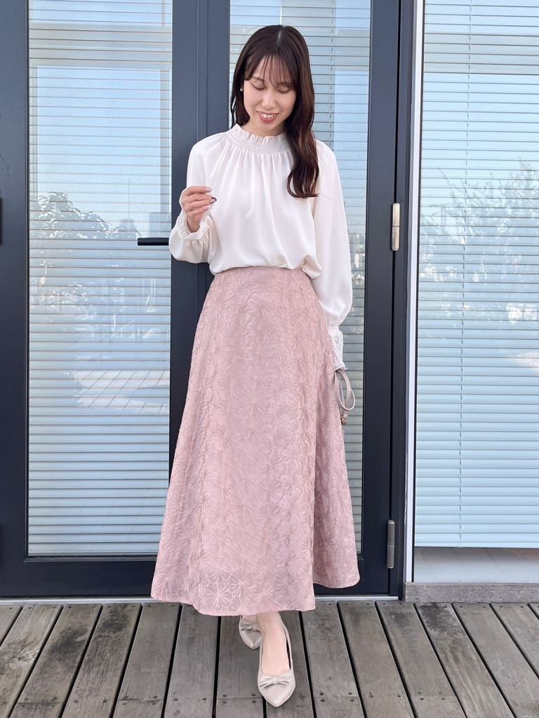 はばさんの「Couture brooch｜【通勤・着映え】レースカフス ピコシャーリング バックリボンブラウス」を使ったコーディネート