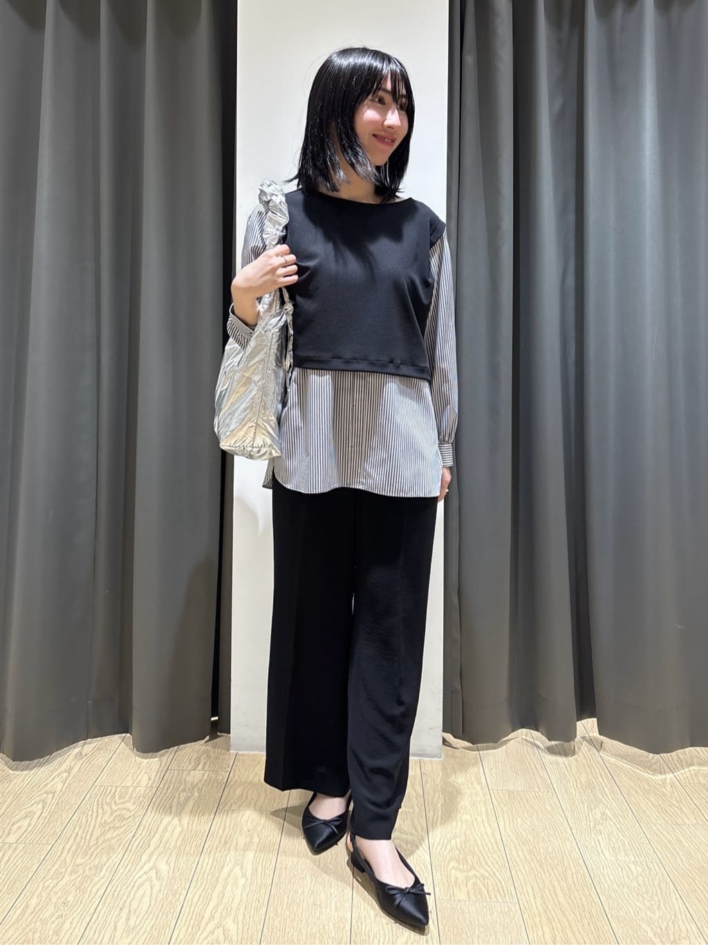 Yoshimiさんの「INDIVI｜【洗える／UVケア／SETUP可】着る日傘ワイドパンツ」を使ったコーディネート
