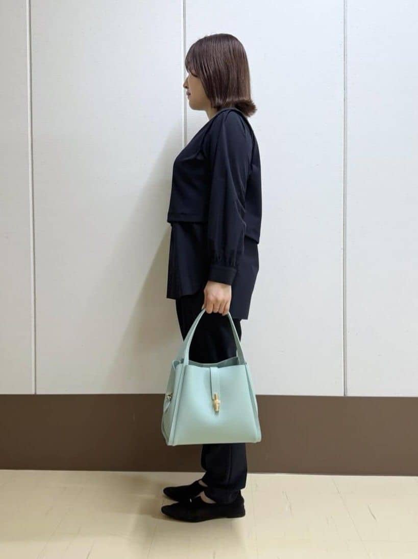Rikoさんの「INDIVI｜【褒められパンツ／高ストレッチ】タックテーパードパンツ」を使ったコーディネート