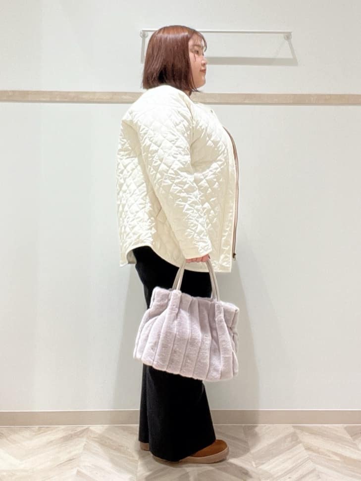 ゆめさんの「SHOO･LA･RUE｜【洗濯機可/S-LL/撥水】ゴールドパーツで上品に 大人が着たい ノーカラーキルトジャケット」を使ったコーディネート