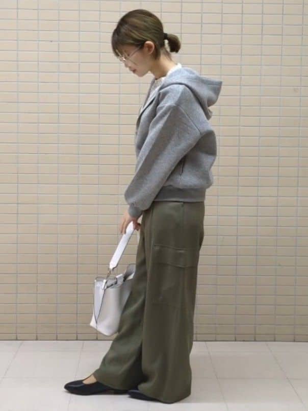 ひまりさんの「Reflect｜ストレートワイドカーゴパンツ」を使ったコーディネート