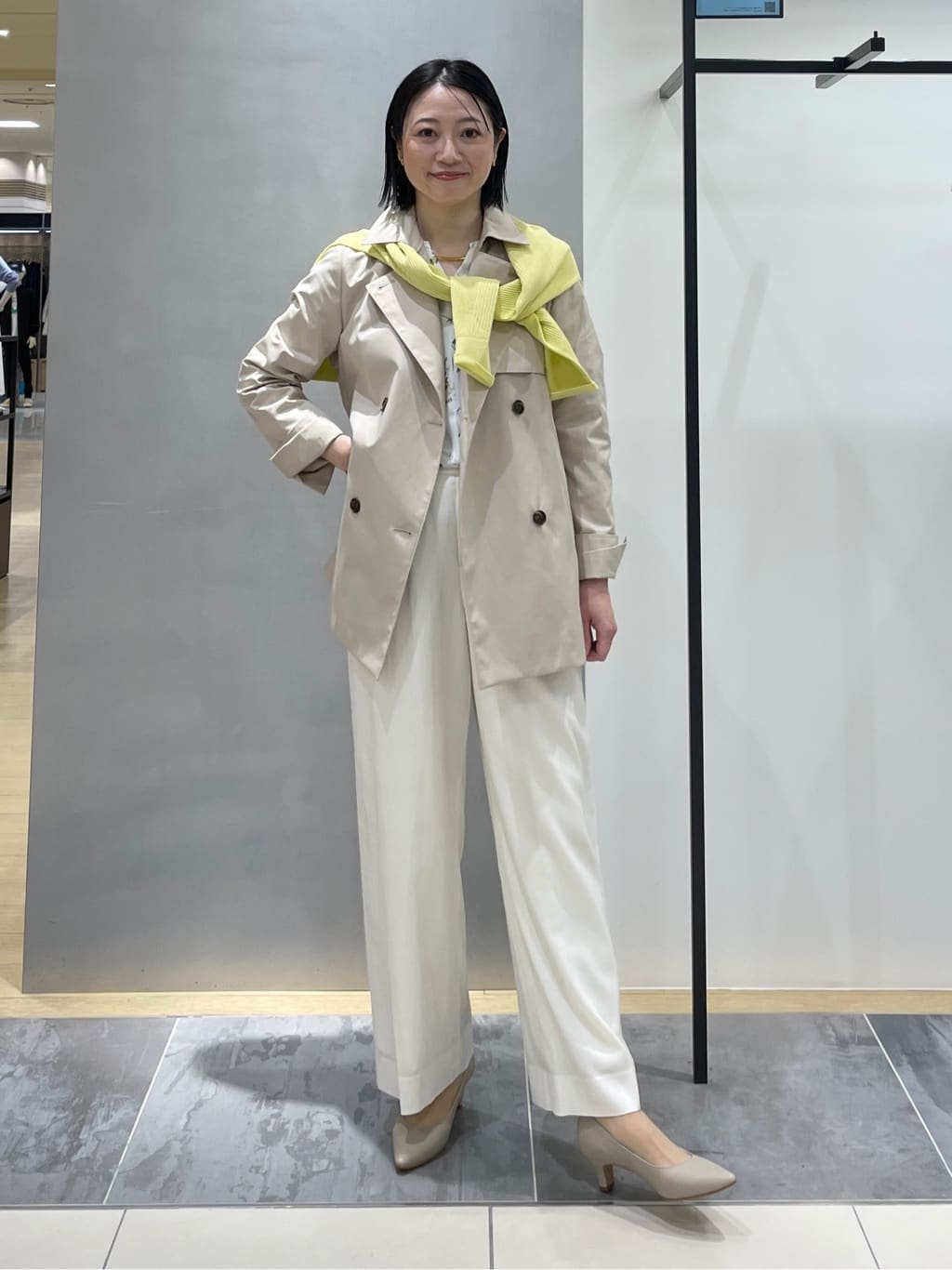 shihoさんの「INDIVI｜【花粉付着防止／撥水／UVケア】名品トレンチコート」を使ったコーディネート