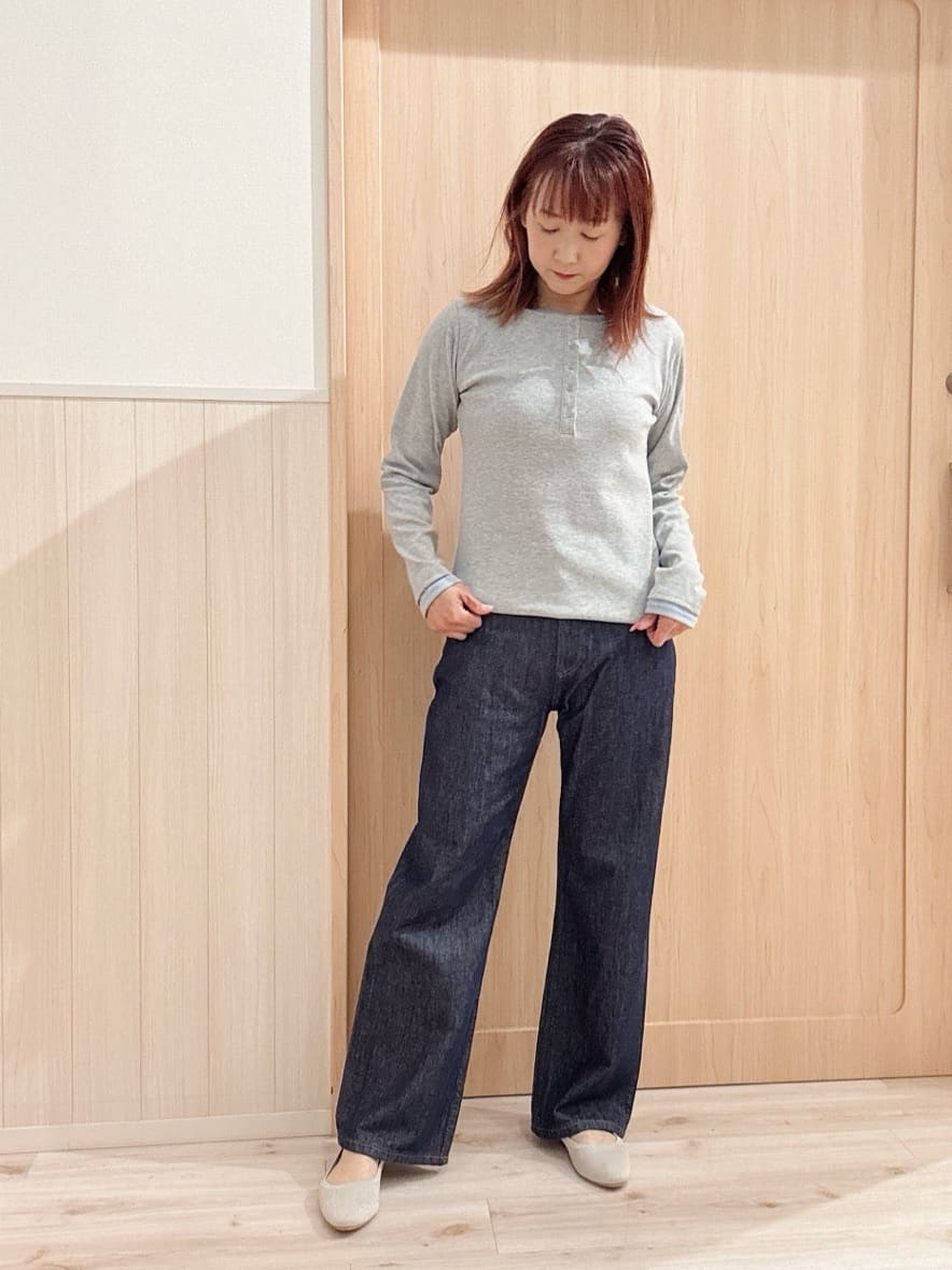モカさんの「SHOO･LA･RUE｜【SHOO・LA・RUE DENIM/SS-LL】程よい厚みの ストレートデニムパンツ（10.5オン」を使ったコーディネート