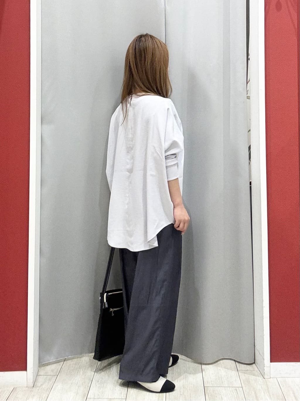 shioさんの「SHOO･LA･RUE｜【洗濯機可/UV】さらっとしたタッチが心地よい ミドルカーディガン」を使ったコーディネート