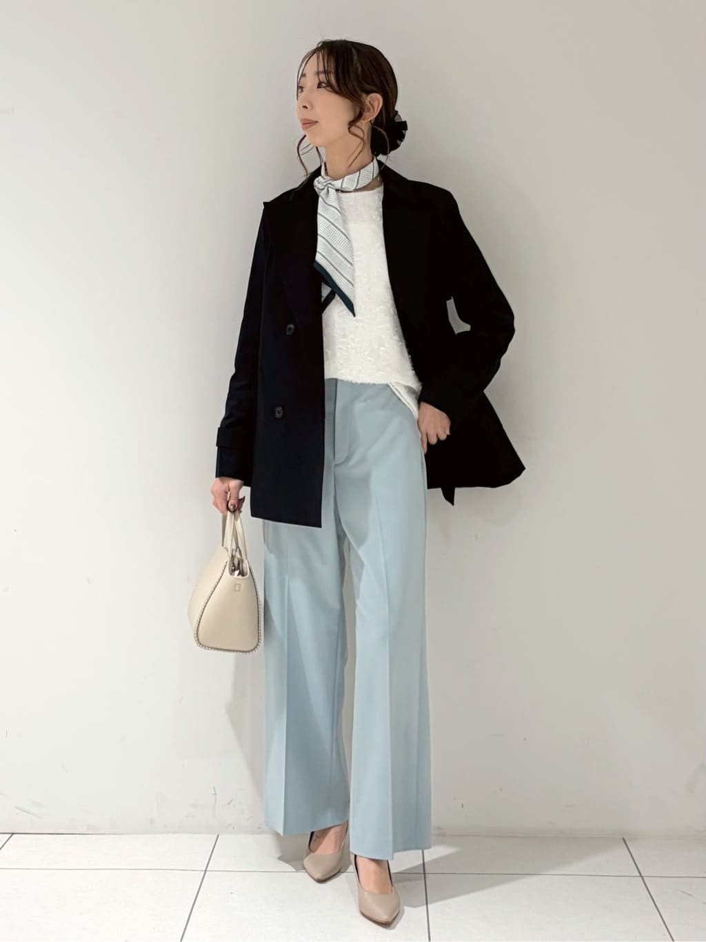 shioriさんの「INDIVI｜【花粉付着防止／撥水／UVケア】名品トレンチコート」を使ったコーディネート