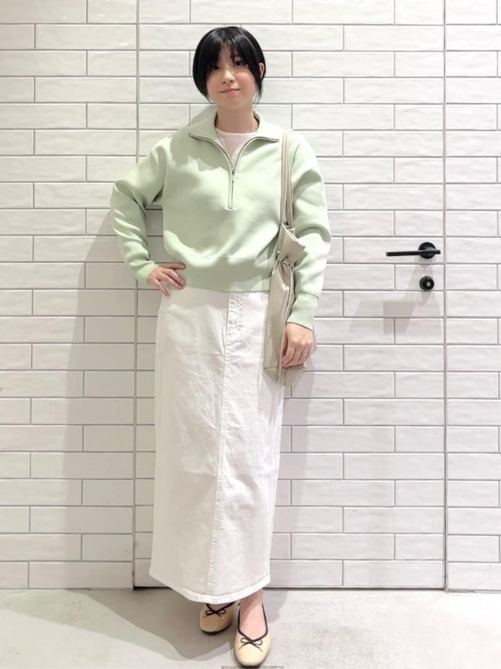 しおりさんの「OPAQUE.CLIP｜ハーフZIP刺繍ロゴニット【洗濯機OK】」を使ったコーディネート