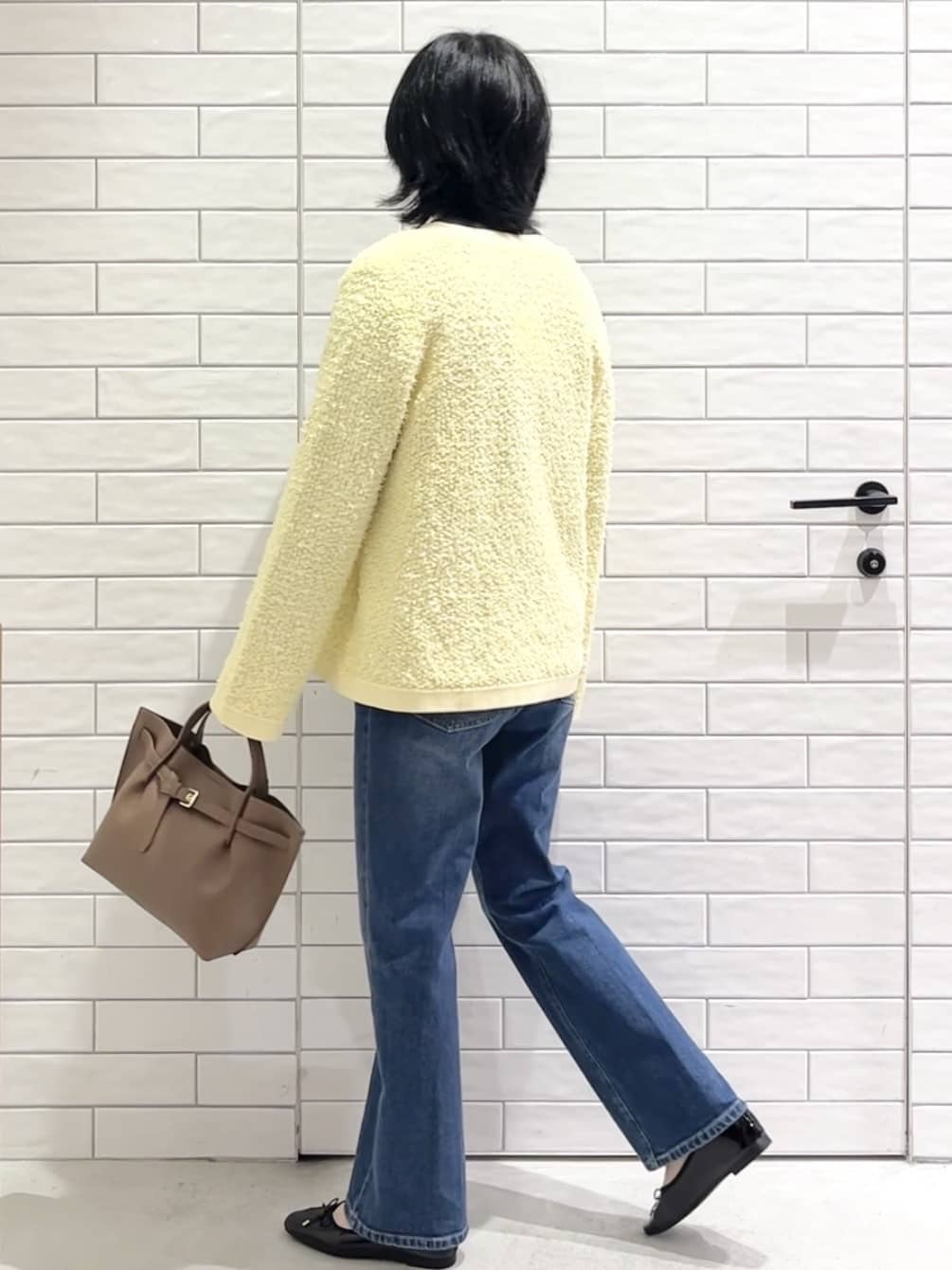 しおりさんの「OPAQUE.CLIP｜ツイードライクVネックニットカーディガン【洗濯機OK】」を使ったコーディネート