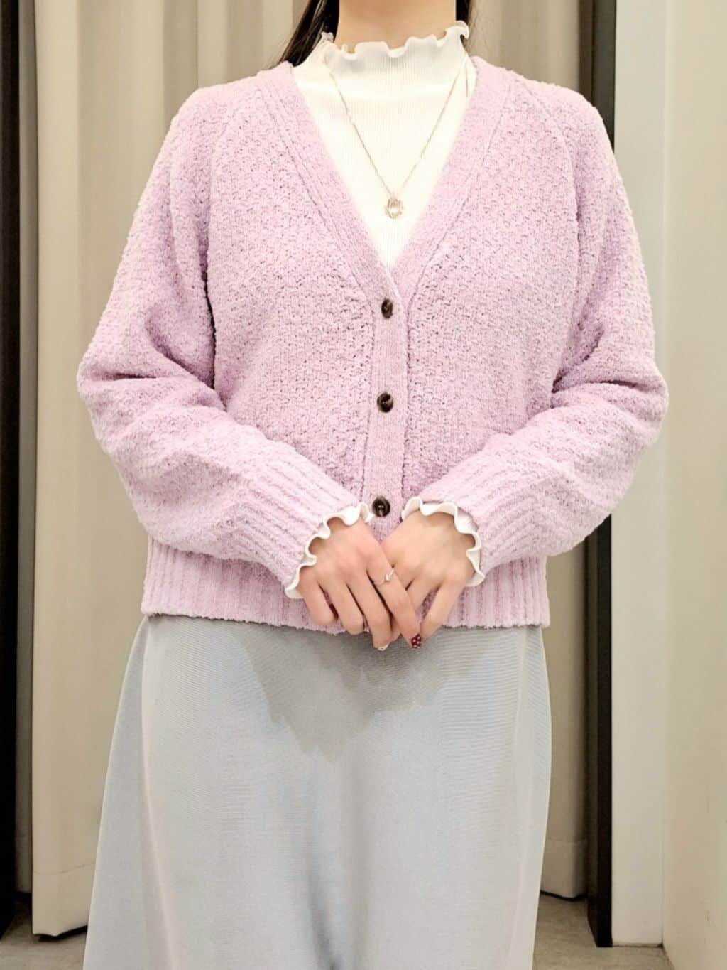 なーちゃんさんの「grove｜高評価！【洗える】リラックスして着たい、Vネックカーディガン」を使ったコーディネート