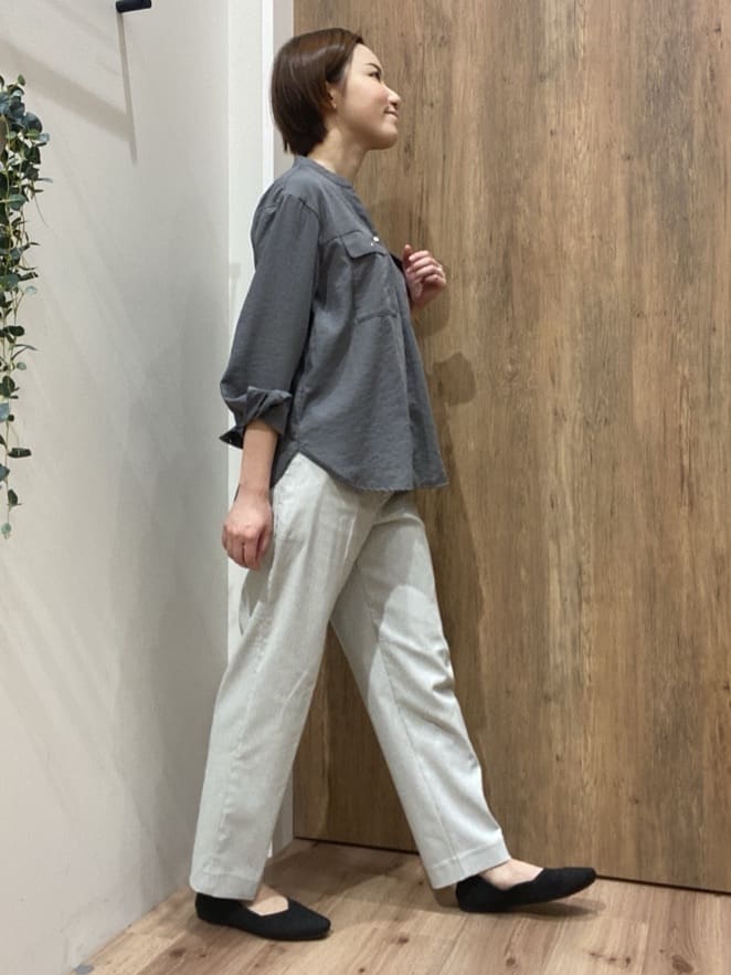 まなしぃさんの「grove｜【貴島明日香さん着用】お仕事も普段も。今どきワークシャツブラウス」を使ったコーディネート