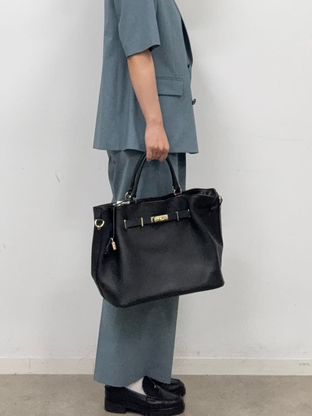 BUNさんの「DRESSTERIOR｜【otonaMUSE5月号掲載／セットアップ可】ウォッシャブルワイドタックパンツ」を使ったコーディネート