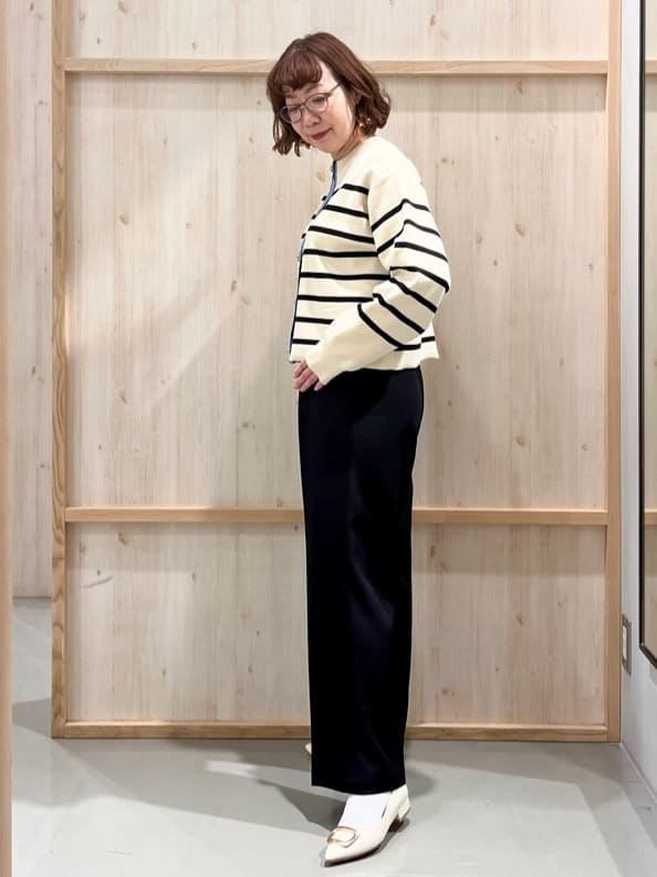 nakoさんの「THE SHOP TK｜【羽織るだけでこなれ感を演出】デニム切替カーディガン」を使ったコーディネート