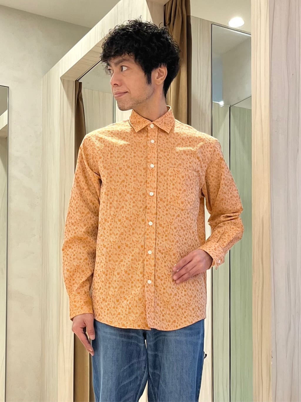 URAさんの「TAKEO KIKUCHI｜【洗える】カラースプリングニット」を使ったコーディネート