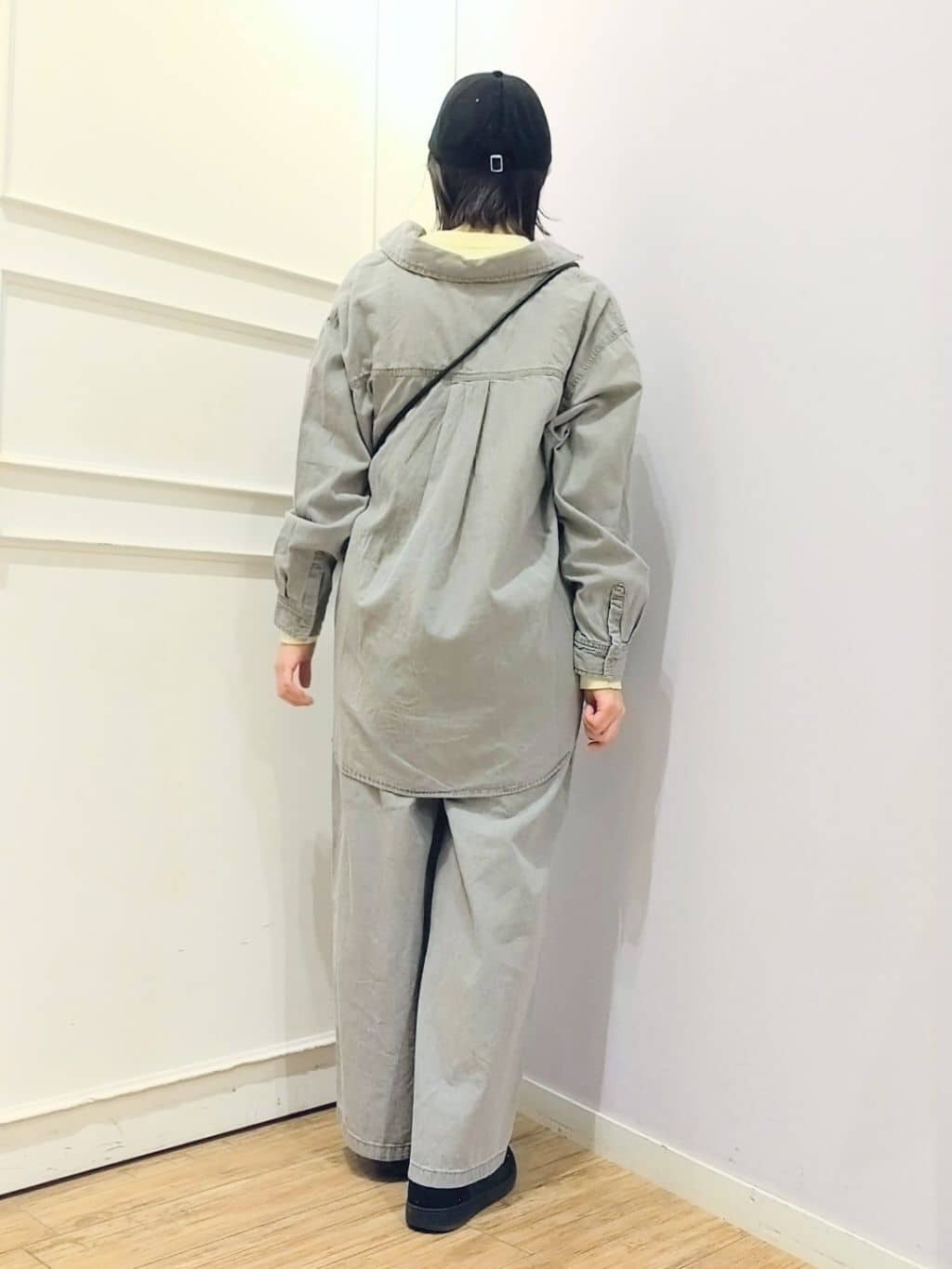 miomioさんの「SHOO･LA･RUE｜【洗濯機可/体型カバー】こなれ感をプラスする ライトオンスデニムシャツ」を使ったコーディネート